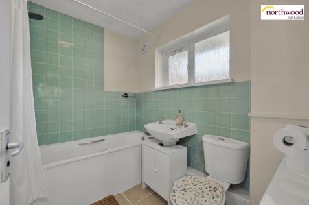 1 bedroom Flat for sale in Romilly Drive, Watford, WD19