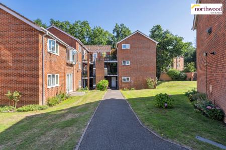 1 bedroom Flat for sale in Romilly Drive, Watford, WD19