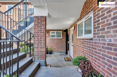 1 bedroom Flat for sale in Romilly Drive, Watford, WD19