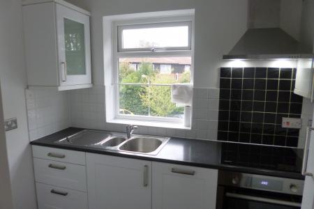 2 bedroom Flat to let in St Peters Close, Bushey Heath, Bushey, WD23