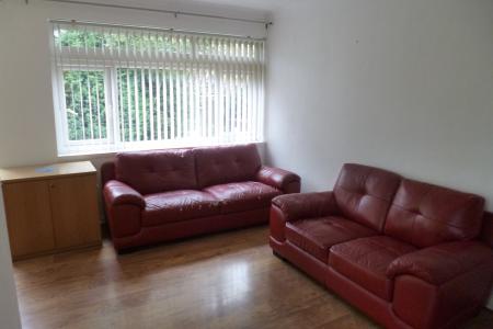 2 bedroom Flat to let in St Peters Close, Bushey Heath, Bushey, WD23