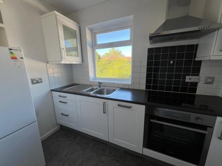 2 bedroom Flat to let in St Peters Close, Bushey Heath, Bushey, WD23