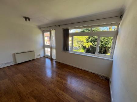 2 bedroom Flat to let in St Peters Close, Bushey Heath, Bushey, WD23