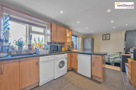 3 bedroom Detached house for sale in Bournehall Avenue, Bushey, WD23