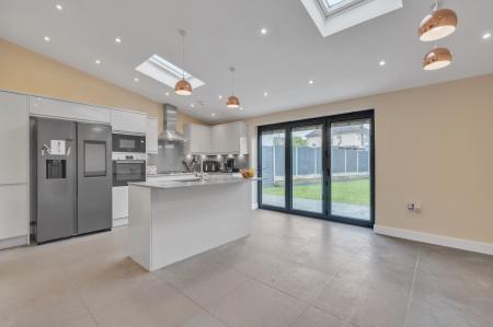 3 bedroom Semi-detached house for sale in St Albans Road, Watford, WD25