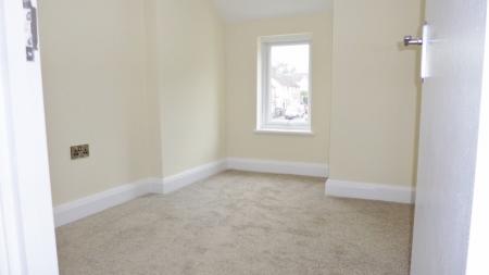 4 bedroom Detached house to let in Bendysh Road, Bushey, WD23