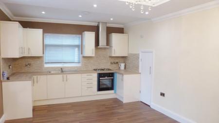 4 bedroom Detached house to let in Bendysh Road, Bushey, WD23