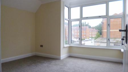 4 bedroom Detached house to let in Bendysh Road, Bushey, WD23