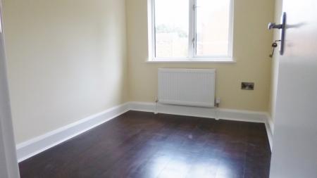 4 bedroom Detached house to let in Bendysh Road, Bushey, WD23