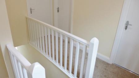 4 bedroom Detached house to let in Bendysh Road, Bushey, WD23
