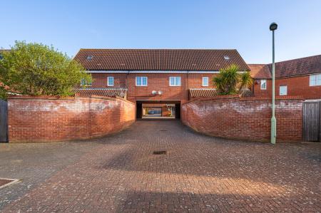 5 bedroom Link detached house for sale in Quantrill Terrace, Kesgrave, Ipswich, IP5