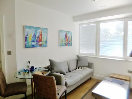 1 bedroom Flat to let in Home Park Mill Link Road, Kings Langley, WD4