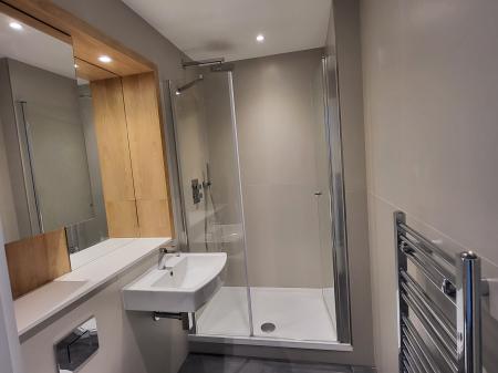 1 bedroom Flat to let in Home Park Mill Link Road, Kings Langley, WD4