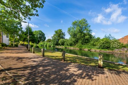 3 bedroom Penthouse for sale in Ovaltine Drive, Kings Langley, WD4