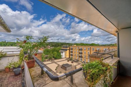 3 bedroom Penthouse for sale in Ovaltine Drive, Kings Langley, WD4
