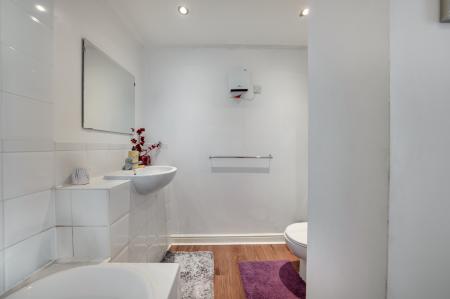 3 bedroom Penthouse for sale in Ovaltine Drive, Kings Langley, WD4