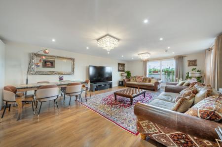 3 bedroom Penthouse for sale in Ovaltine Drive, Kings Langley, WD4
