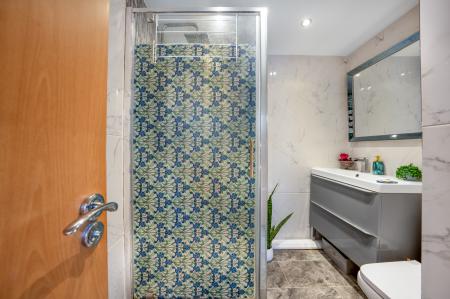 3 bedroom Penthouse for sale in Ovaltine Drive, Kings Langley, WD4