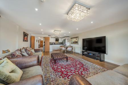 3 bedroom Penthouse for sale in Ovaltine Drive, Kings Langley, WD4