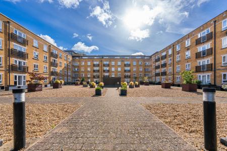 3 bedroom Penthouse for sale in Ovaltine Drive, Kings Langley, WD4