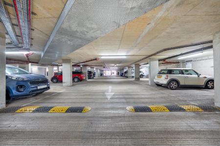 3 bedroom Penthouse for sale in Ovaltine Drive, Kings Langley, WD4
