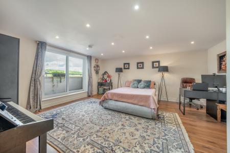3 bedroom Penthouse for sale in Ovaltine Drive, Kings Langley, WD4