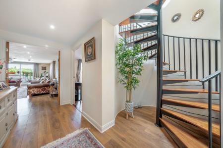 3 bedroom Penthouse for sale in Ovaltine Drive, Kings Langley, WD4