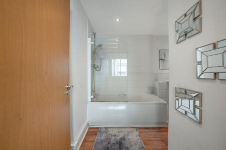 3 bedroom Penthouse for sale in Ovaltine Drive, Kings Langley, WD4