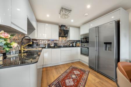 3 bedroom Penthouse for sale in Ovaltine Drive, Kings Langley, WD4