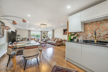 3 bedroom Penthouse for sale in Ovaltine Drive, Kings Langley, WD4