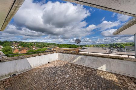 3 bedroom Penthouse for sale in Ovaltine Drive, Kings Langley, WD4