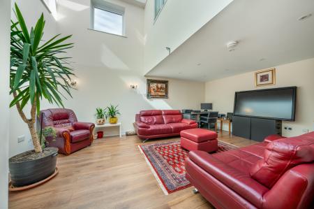 3 bedroom Penthouse for sale in Ovaltine Drive, Kings Langley, WD4