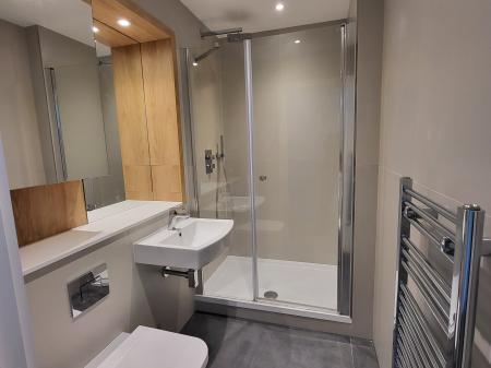 1 bedroom Flat to let in Home Park Mill Link Road, Kings Langley, WD4