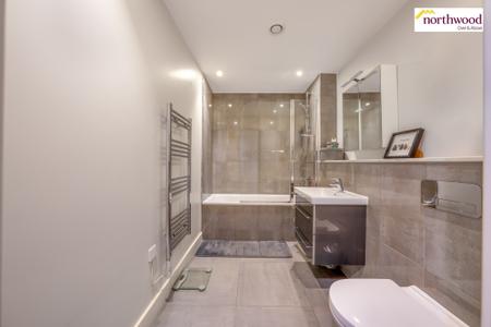 2 bedroom Flat for sale in Leavesden Lodge Leavesden Road, Watford, WD24