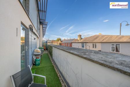 2 bedroom Flat for sale in Leavesden Lodge Leavesden Road, Watford, WD24