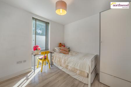 2 bedroom Flat for sale in Leavesden Lodge Leavesden Road, Watford, WD24
