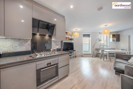 2 bedroom Flat for sale in Leavesden Lodge Leavesden Road, Watford, WD24