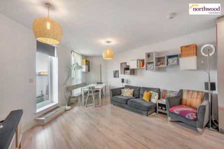 2 bedroom Flat for sale in Leavesden Lodge Leavesden Road, Watford, WD24