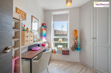 3 bedroom Flat for sale in Leavesden Lodge Leavesden Road, Watford, WD24