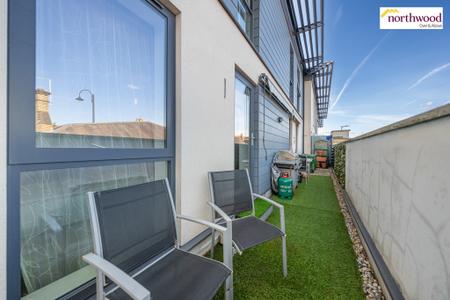 2 bedroom Flat for sale in Leavesden Lodge Leavesden Road, Watford, WD24