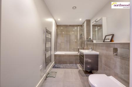 2 bedroom Flat for sale in Leavesden Lodge Leavesden Road, Watford, WD24
