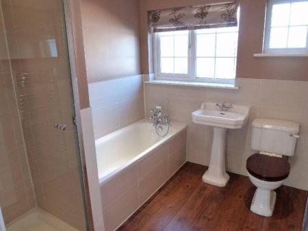 3 bedroom Semi-detached house to let in Cross Road, Oxhey, Watford, WD19
