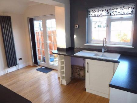 3 bedroom Semi-detached house to let in Cross Road, Oxhey, Watford, WD19