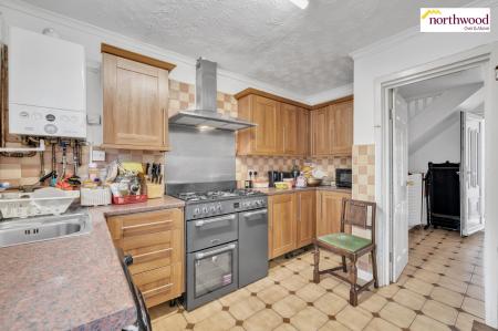 5 bedroom Semi-detached house for sale in The Harebreaks, Watford, WD24