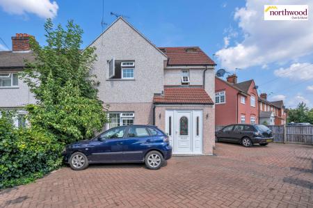 5 bedroom Semi-detached house for sale in The Harebreaks, Watford, WD24