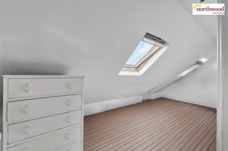 5 bedroom Semi-detached house for sale in The Harebreaks, Watford, WD24