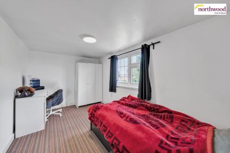 5 bedroom Semi-detached house for sale in The Harebreaks, Watford, WD24
