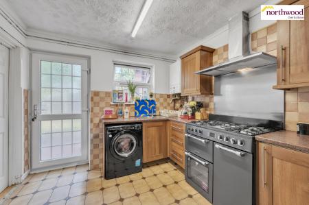 5 bedroom Semi-detached house for sale in The Harebreaks, Watford, WD24