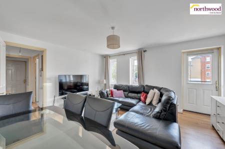 2 bedroom Flat for sale in Chadwell Health, Romford, RM6