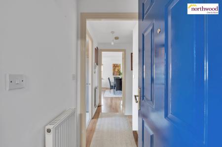 2 bedroom Flat for sale in Chadwell Health, Romford, RM6